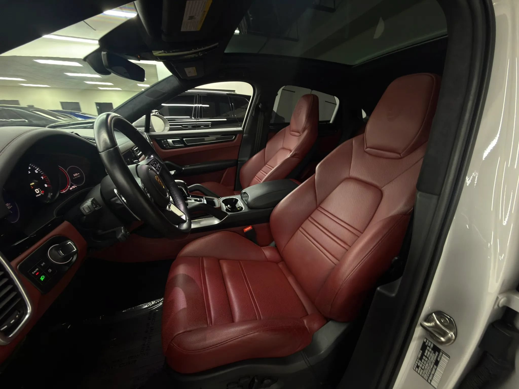 Used 2022 Porsche Cayenne Turbo S w/ Assistance Package AWD/4WD image 14