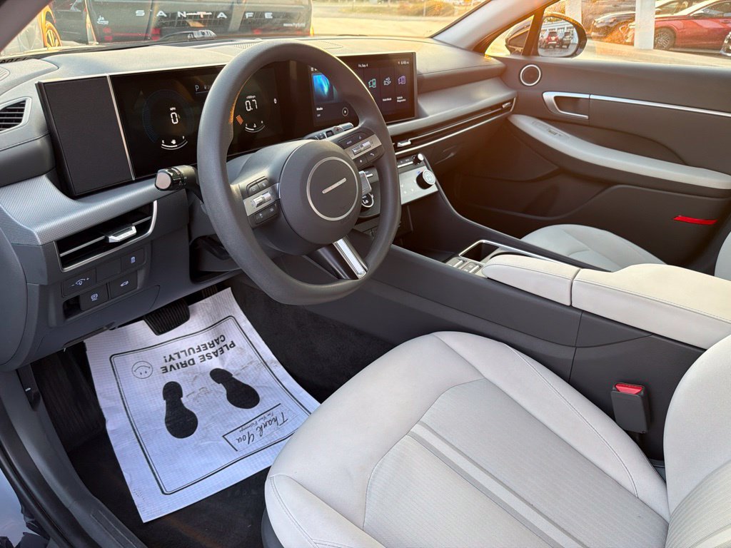Used 2025 Hyundai Sonata SEL FWD image 13