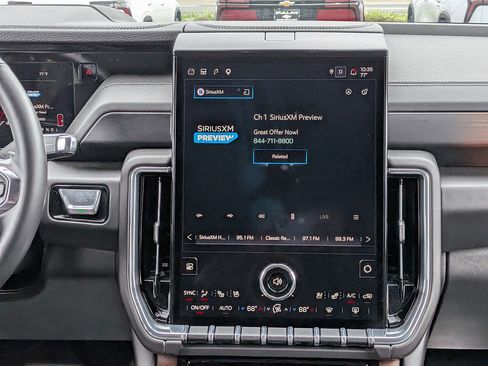 Certified 2025 GMC Yukon XL Denali AWD/4WD image 17