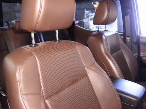 Used 2016 Toyota Tacoma Limited image 11