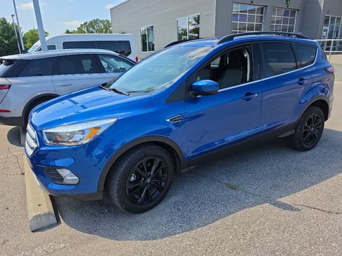 Used 2018 Ford Escape SE FWD image 2