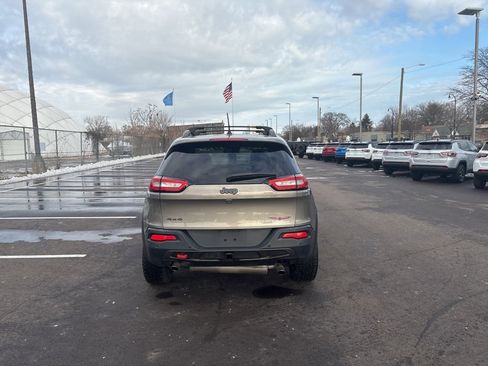 Used 2016 Jeep Cherokee Trailhawk w/ Comfort/Convenience Group image 5