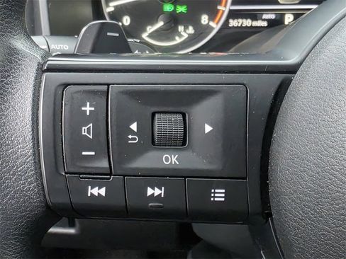 Used 2024 Nissan Rogue SV image 27