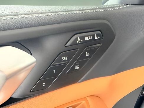 Used 2022 BMW X7 xDrive40i w/ Executive Package image 18