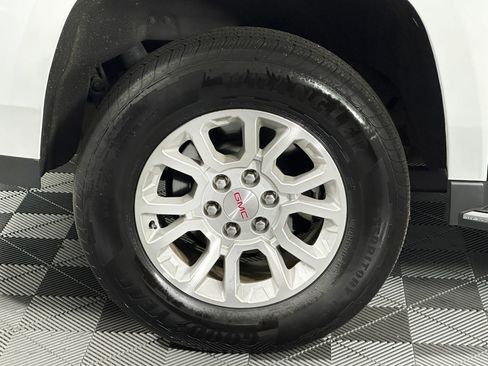 Used 2017 GMC Yukon XL SLT image 32