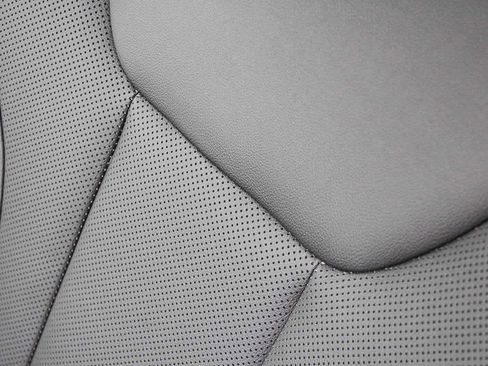 Used 2025 BMW 330i Sedan w/ Convenience Package image 24