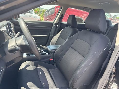 Used 2024 Nissan Altima 2.5 SV FWD image 11
