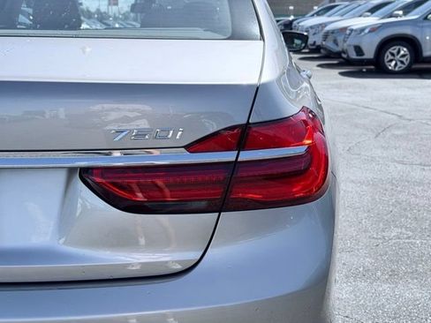 Used 2018 BMW 750i RWD image 8