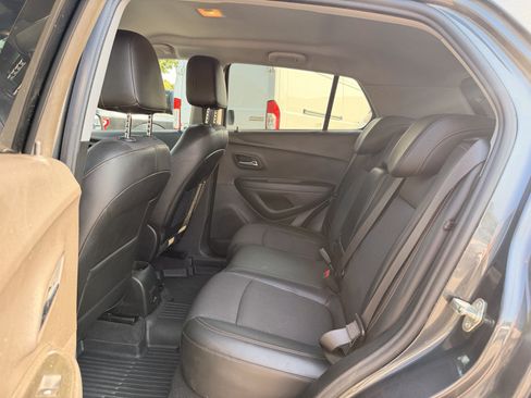 Used 2020 Chevrolet Trax LT w/ LT Convenience Package AWD/4WD image 28
