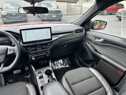 Certified 2024 Ford Escape ST-Line w/ Tech Pack #1 AWD/4WD image 17