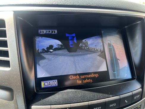 Used 2013 Lexus LX 570 4WD w/ Luxury Pkg image 24