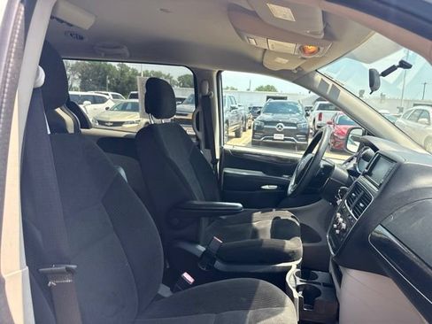 Used 2018 Dodge Grand Caravan SE FWD image 21