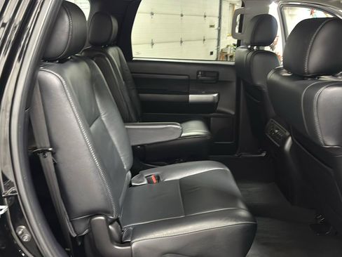 Used 2019 Toyota Sequoia TRD Sport w/ TRD Sport Premium Package AWD/4WD image 16