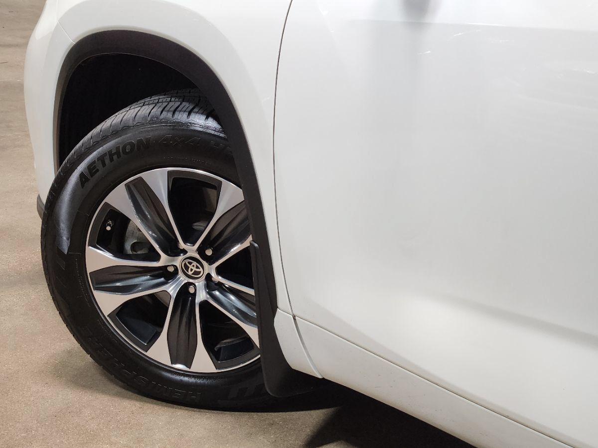 Used 2021 Toyota Highlander XLE AWD/4WD image 23