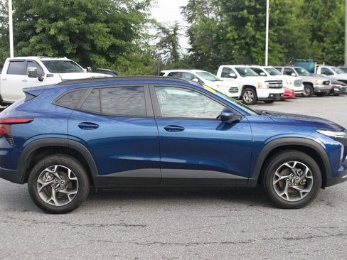 Used 2024 Chevrolet Trax LT FWD image 8