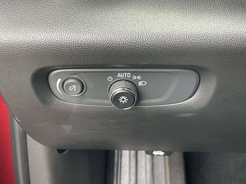 Used 2023 Chevrolet Traverse RS image 18