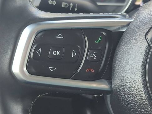 Used 2018 Jeep Wrangler Unlimited Sahara AWD/4WD image 15