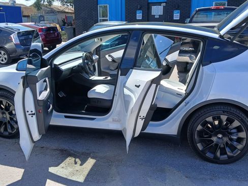 Used 2020 Tesla Model Y Long Range AWD/4WD image 19