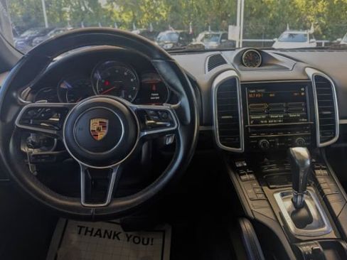 Used 2016 Porsche Cayenne image 10