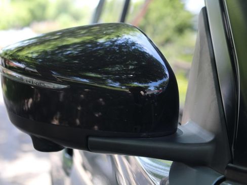 Used 2023 Nissan Kicks SR FWD image 47