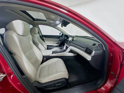 Used 2018 Honda Accord Touring image 31
