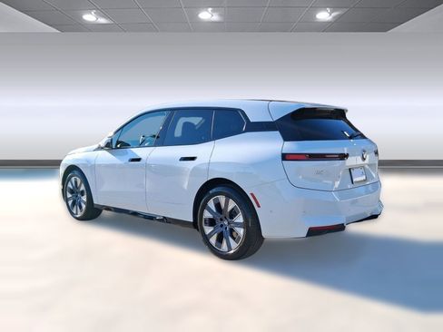 New 2026 BMW iX xDrive60 image 3