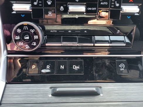 New 2025 Nissan Armada SL w/ Captain's Chari Seat Package image 27