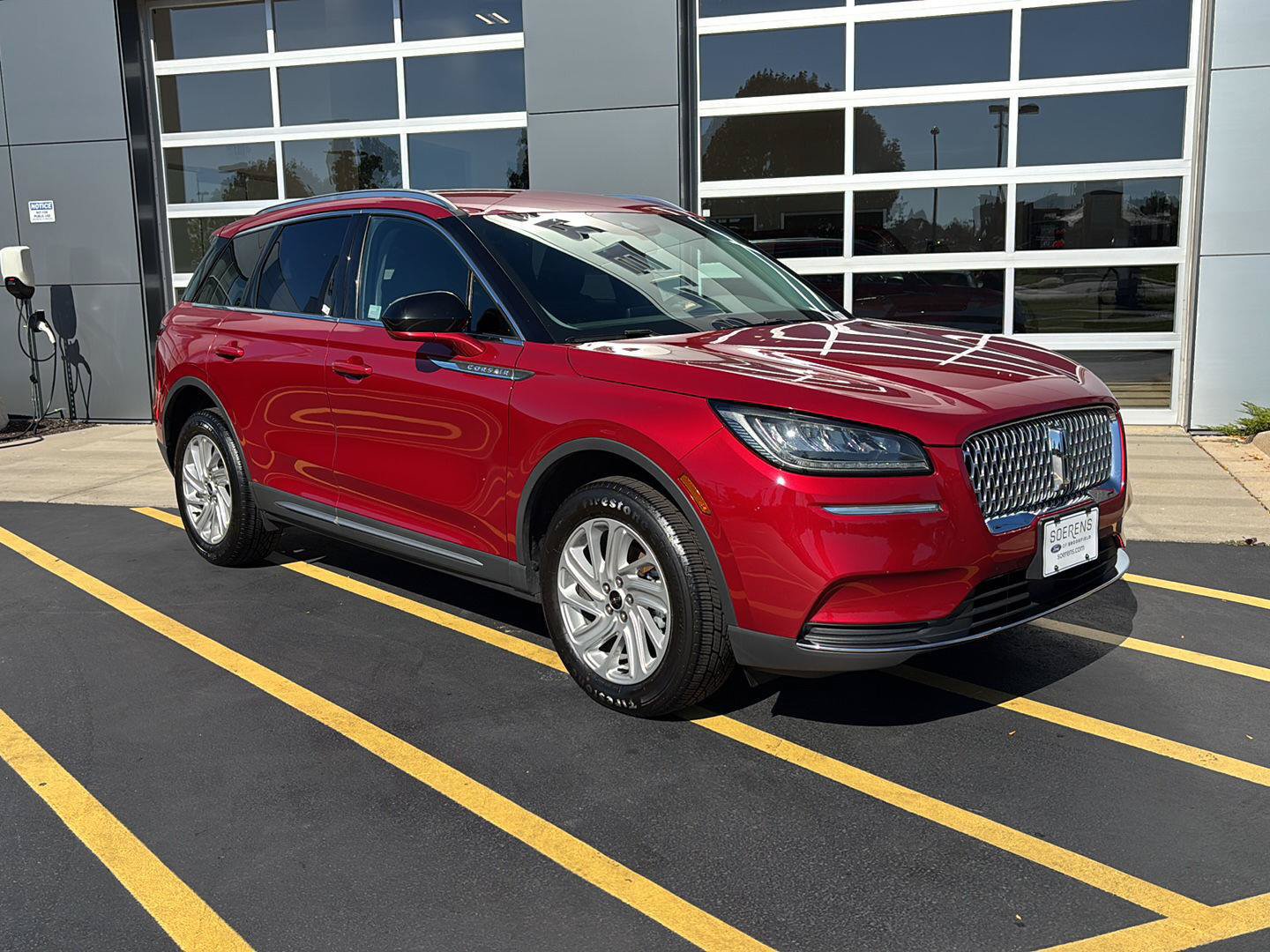Used 2022 Lincoln Corsair FWD image 2