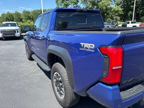 Used 2025 Toyota Tacoma TRD Off-Road w/ TRD Off Road Upgrade Package AWD/4WD image 9