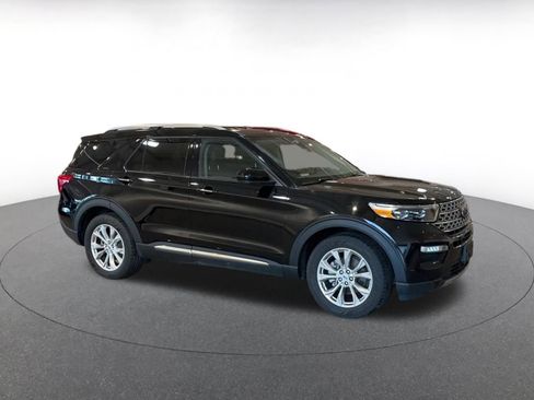 Used 2023 Ford Explorer Limited image 2