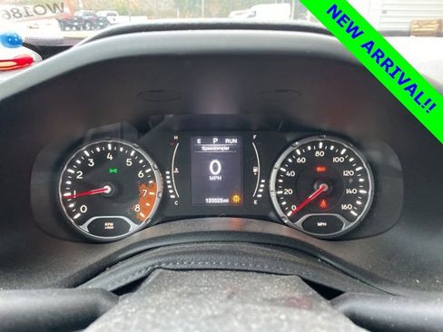 Used 2015 Jeep Renegade Latitude w/ Popular Equipment Group image 11