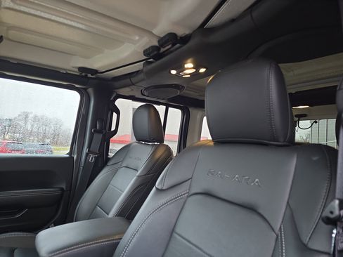 Used 2023 Jeep Wrangler Unlimited Sahara w/ Cold Weather Group image 10