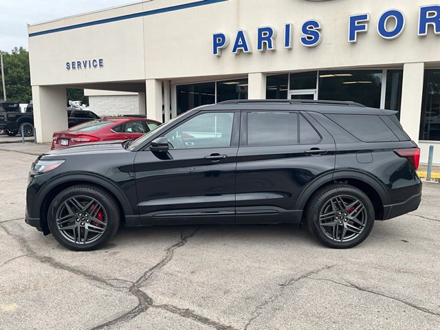 Used 2025 Ford Explorer ST AWD/4WD image 2