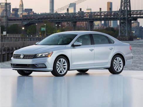 Used 2016 Volkswagen Passat 1.8T SE FWD image 1