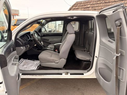Used 2015 Toyota Tacoma 4x4 Access Cab V6 image 11