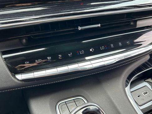 Used 2022 Cadillac Escalade ESV Sport w/ Touring Package AWD/4WD image 33