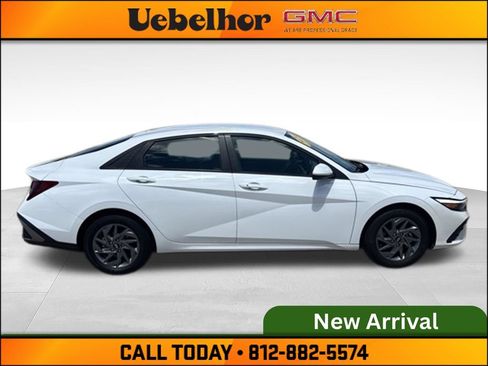 Used 2024 Hyundai Elantra SEL FWD image 3