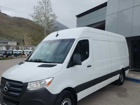 Used 2021 Mercedes-Benz Sprinter 2500 image 5
