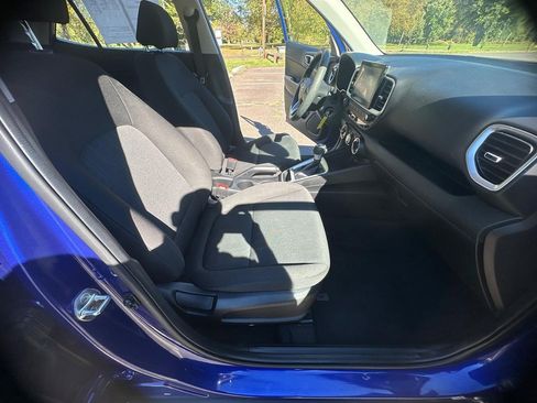 Used 2021 Hyundai Venue SE image 9