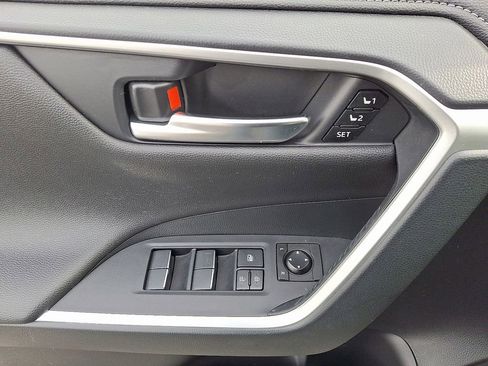 Used 2019 Toyota RAV4 Limited image 13