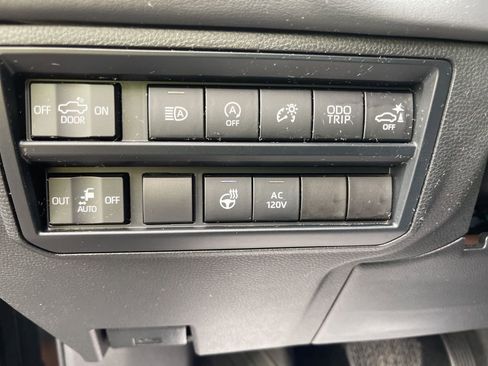 Used 2023 Toyota Tundra Platinum AWD/4WD image 25
