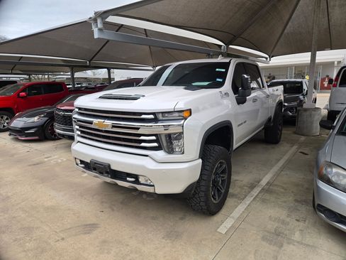 Used 2022 Chevrolet Silverado 2500 High Country w/ Technology Package image 3