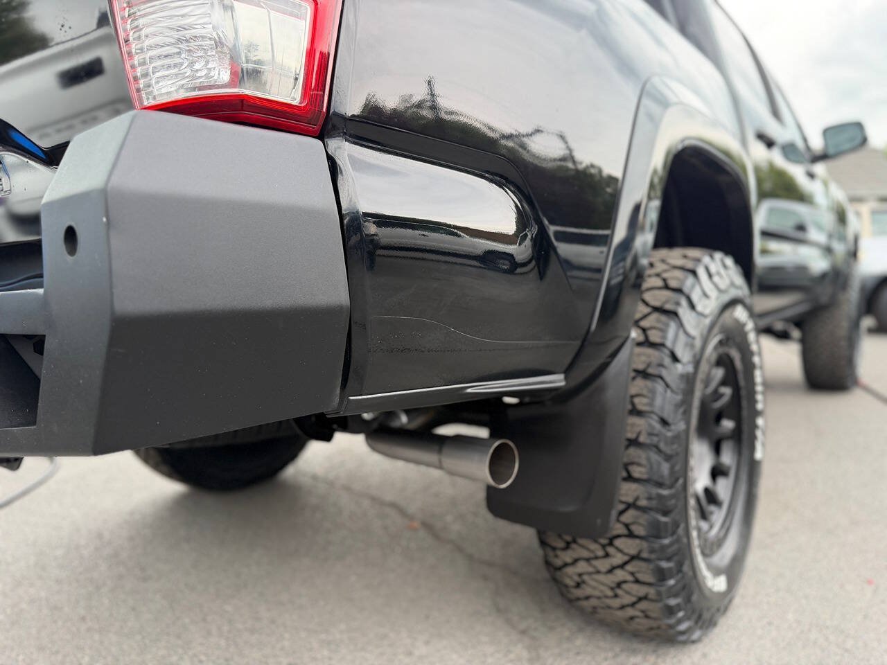 Used 2017 Toyota Tacoma TRD Sport w/ Premium & Technology Package AWD/4WD image 24