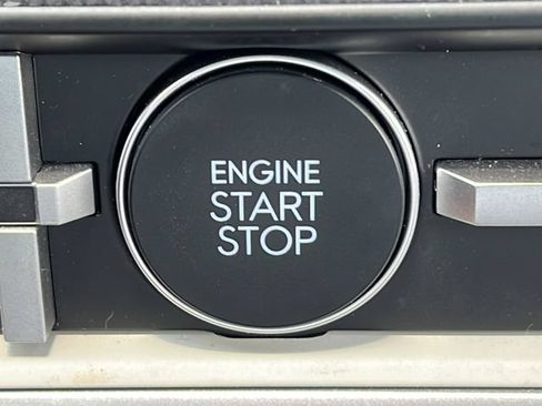 Certified 2025 Hyundai Santa Fe SEL FWD image 33