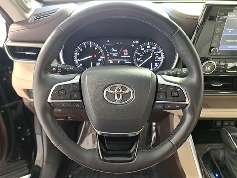 Used 2021 Toyota Highlander Limited image 28