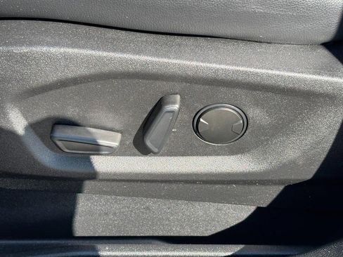 Used 2024 Ford Edge SEL w/ Convenience Package image 16