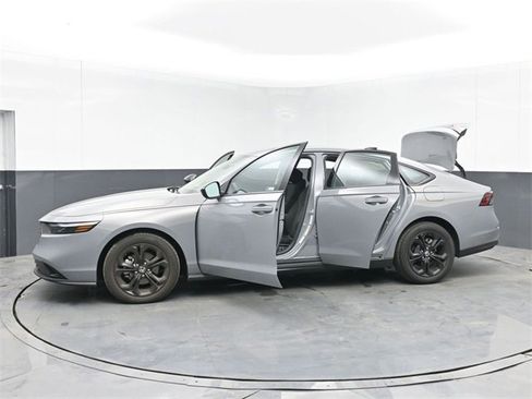 Used 2025 Honda Accord SE image 52