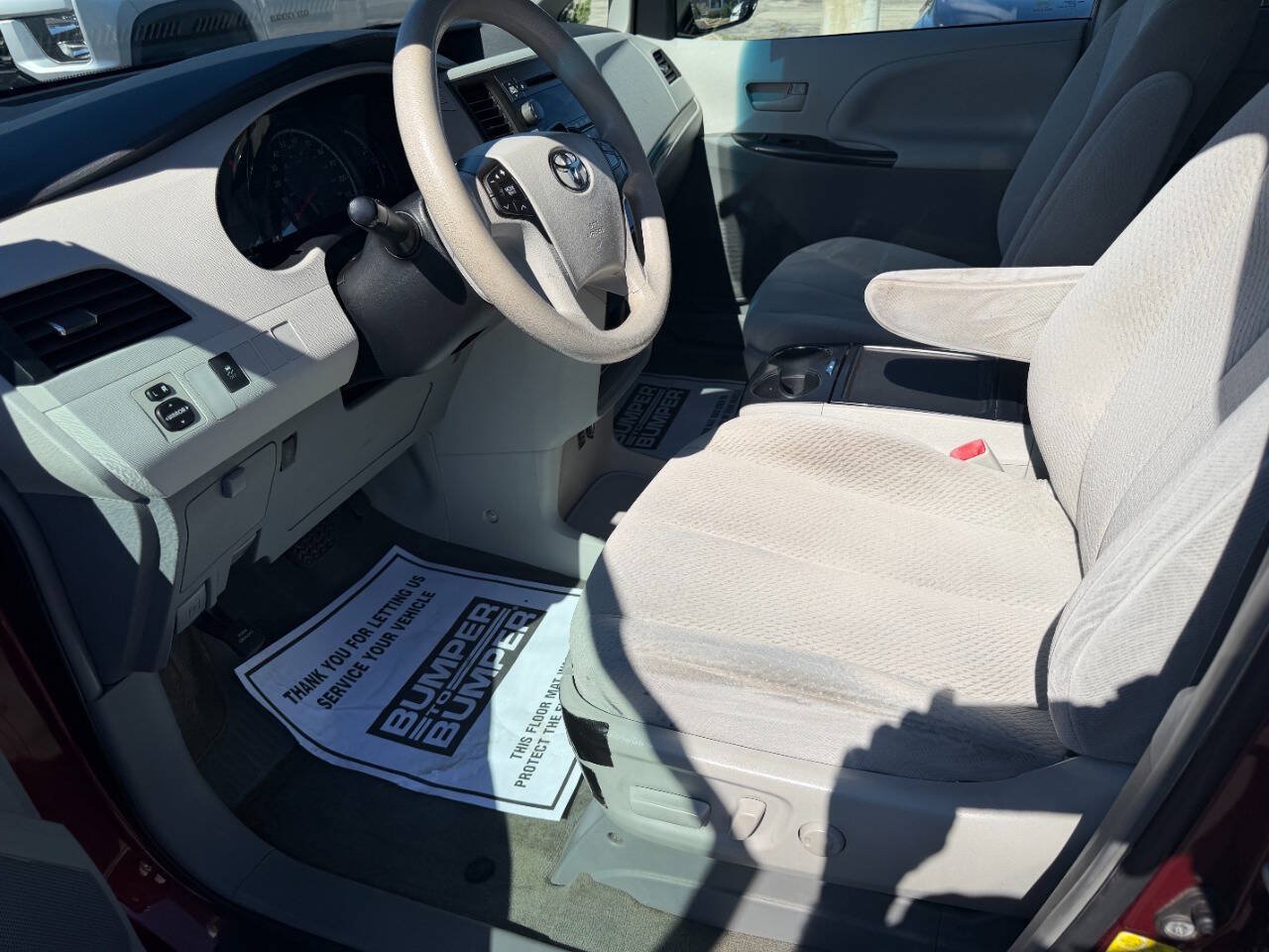 Used 2013 Toyota Sienna LE w/ Towing Pkg FWD image 10