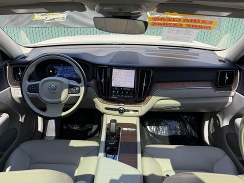 Used 2022 Volvo XC60 B5 Momentum AWD/4WD image 23
