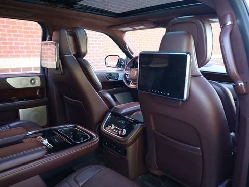 Used 2018 Lincoln Navigator Black Label w/ Cargo Package image 28